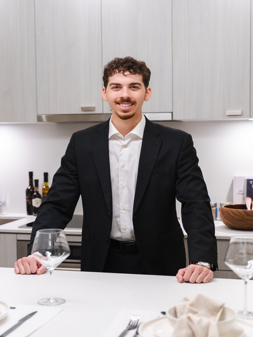 Terrell Jacques Laforge Ouellette - 销售代表